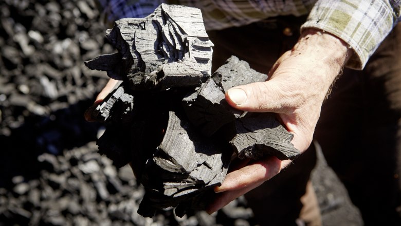 K&ouml;hlerei, &copy; Dieter Brasch # handgemachte Kohle